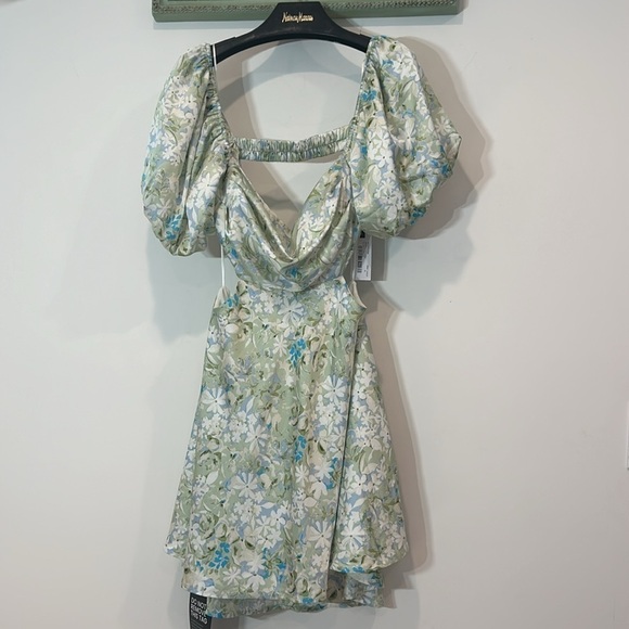 ASTR THE LABEL REVOLVE CLARITA FLORAL CUTOUT PUFF SLEEVE MINI DRESS XL NEW - Picture 11 of 11